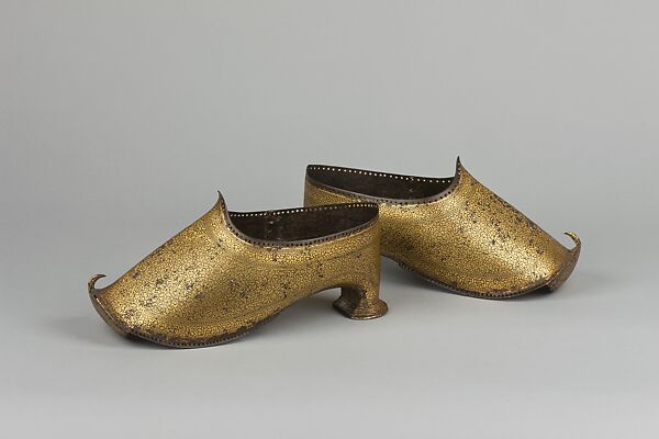 Armored shoes with koftgari decoration, Gilded steel (koftgari)