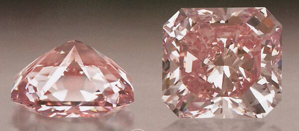 "Agra" Diamond, Cut-cornered, rectangular mixed-cut, fancy intense pink diamond