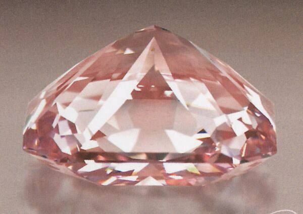 "Agra" Diamond, Cut-cornered, rectangular mixed-cut, fancy intense pink diamond