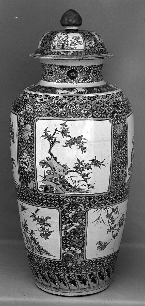 Jar with floral sprays, Porcelain painted with colored enamels under a transparent glaze (Jingdezhen ware), China 