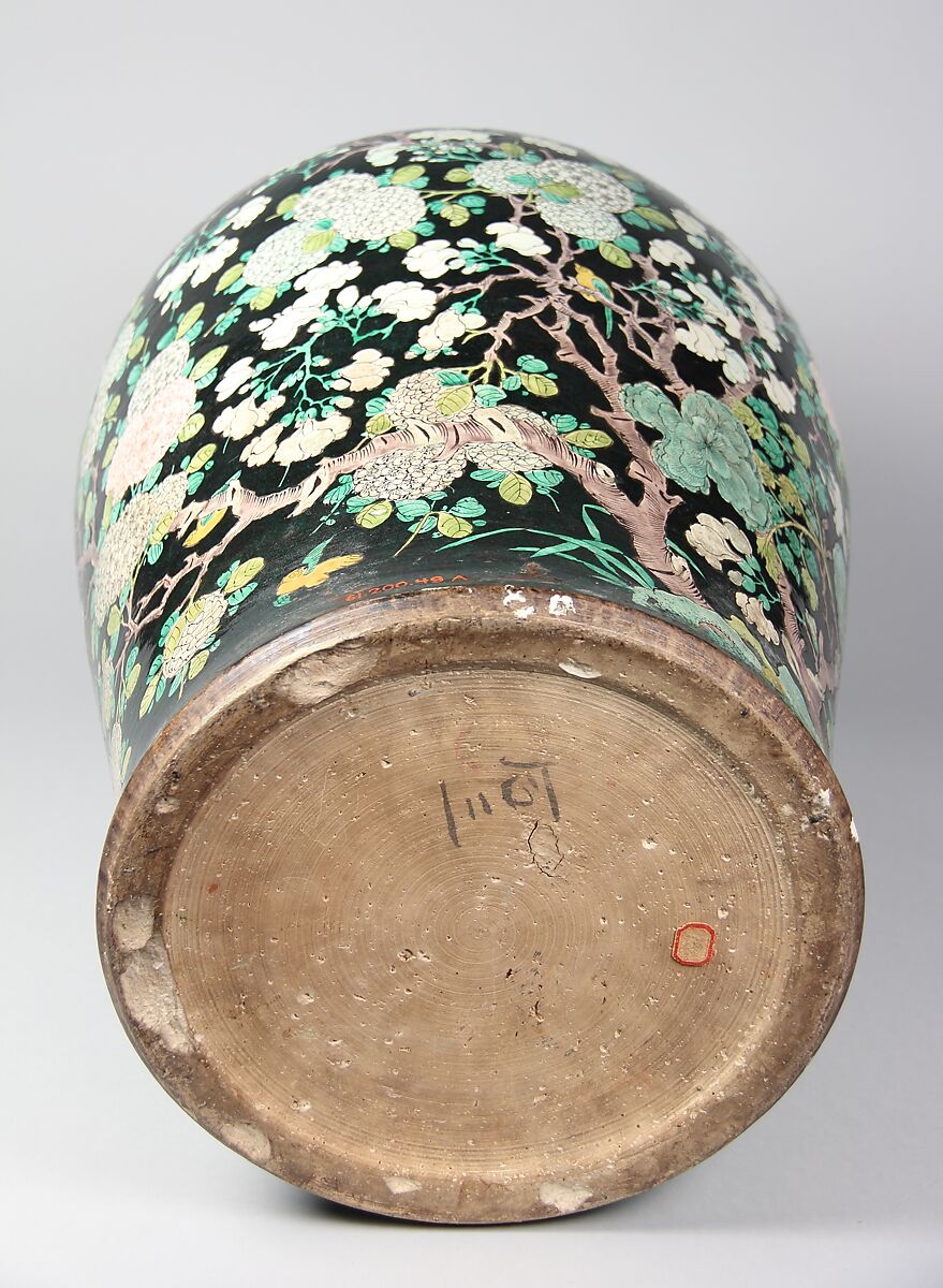 Covered Jar, Porcelain painted in overglaze polychrome enamels (Jingdezhen ware, famille noir), China
