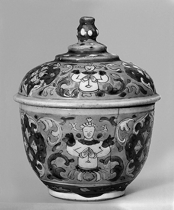 Covered bowl with Thai mythical figures, Porcelain painted in overglaze polychrome enamels (Bencharong ware for Thai market), China 