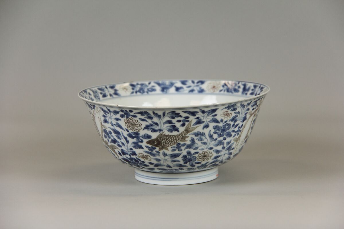Bowl with fishes and flowers, Porcleian painted in underglaze cobalt blue and copper red (Jingdezhen ware), China