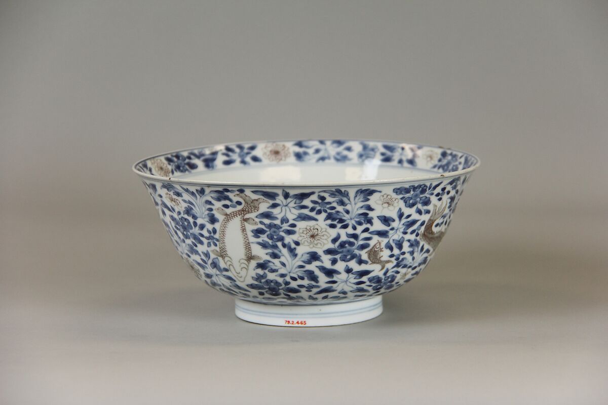 Bowl with fishes and flowers, Porcleian painted in underglaze cobalt blue and copper red (Jingdezhen ware), China