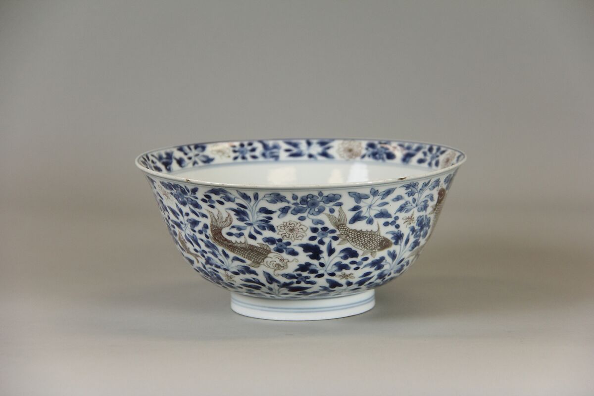 Bowl with fishes and flowers, Porcleian painted in underglaze cobalt blue and copper red (Jingdezhen ware), China
