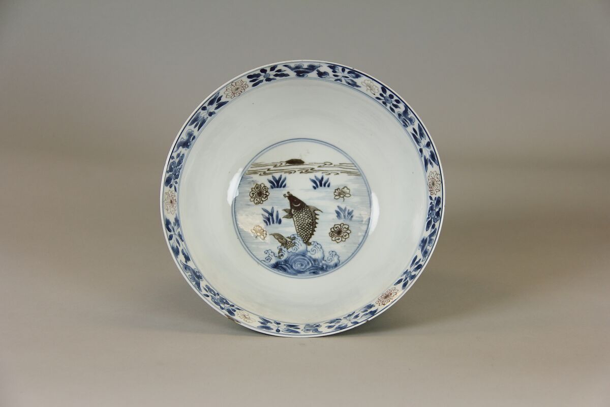 Bowl with fishes and flowers, Porcleian painted in underglaze cobalt blue and copper red (Jingdezhen ware), China