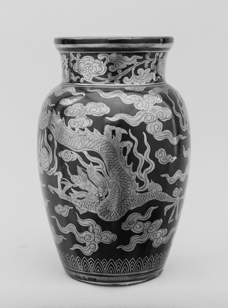 Vase, Eiraku Hozen (Japanese, 1795–1854), White porcelain decorated with gold on an iron red ground, Japan 