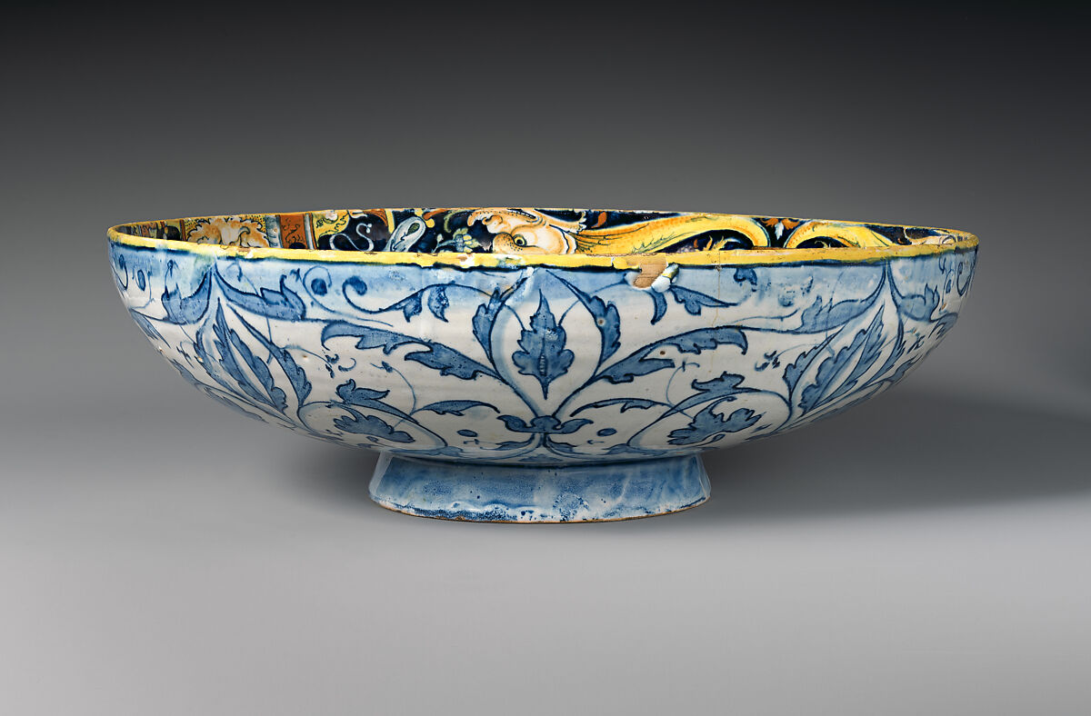Bowl with the Arms of Pope Julius II and the Manzoli of Bologna surrounded by putti, cornucopiae, satyrs, dolphins, birds, etc., workshop of Giovanni Maria Vasaro (Italian (Castel Durante), active early 16th century), Maiolica (tin-glazed earthenware), Italian, Castel Durante
