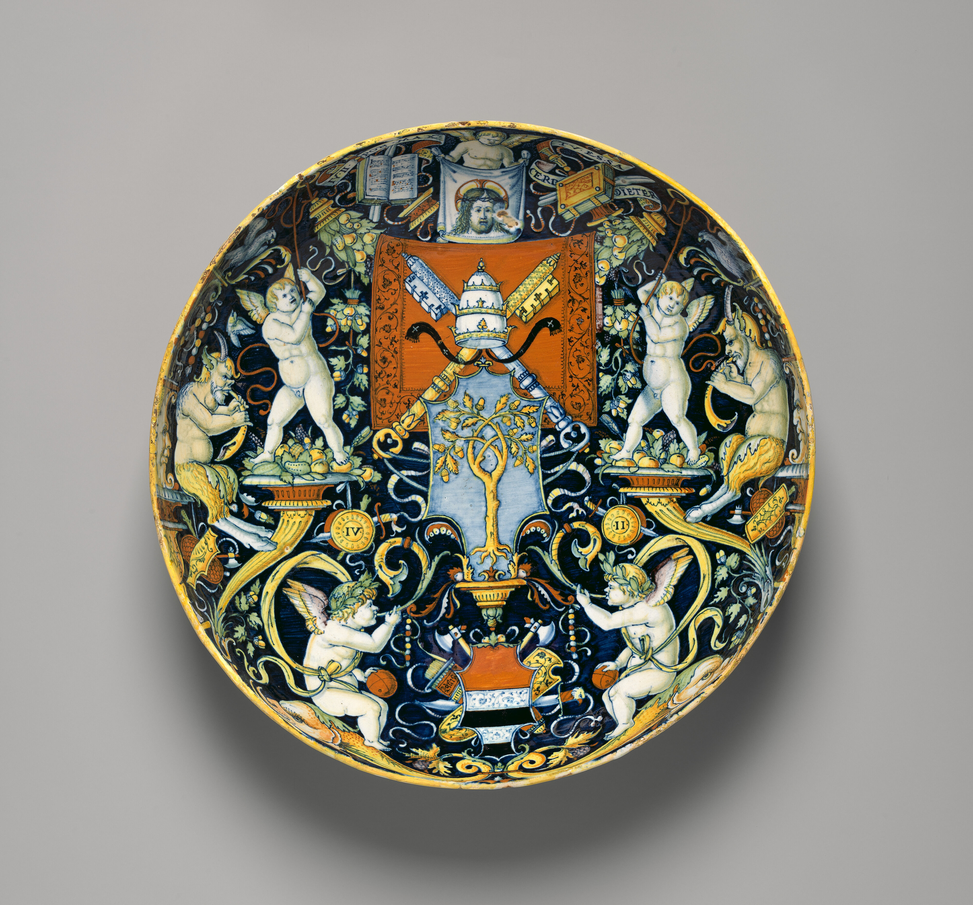 workshop of Giovanni Maria Vasaro - Bowl with the Arms of Pope