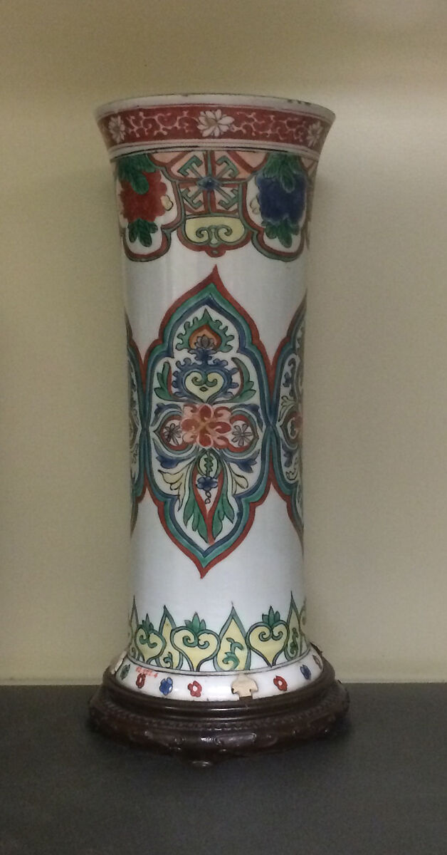 Vase (one of a pair), Porcelain painted in overglaze polychrome enamels (Jingdezhen ware), China 