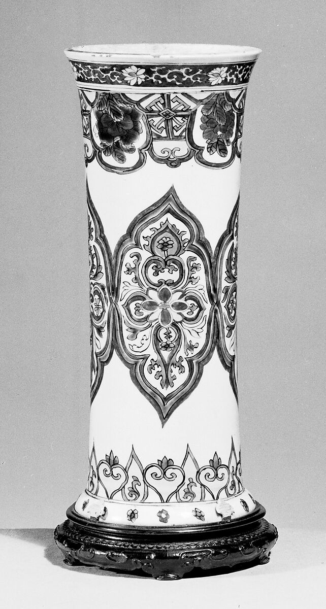 Vase (one of a pair), Porcelain painted in overglaze polychrome enamels (Jingdezhen ware), China