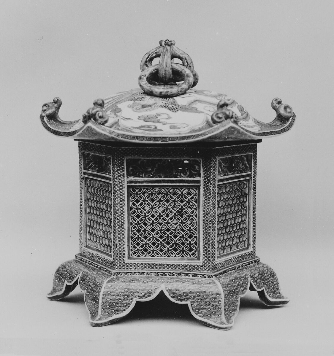 Lantern, Genemon, Porcelain decorated with enamels, and the glaze craquelé (Hizen ware, Kutani type), Japan 