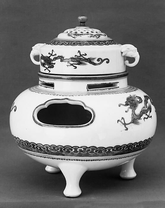 Clove Boiler, White porcelain decorated with blue under the glaze (Hirado ware), Japan 