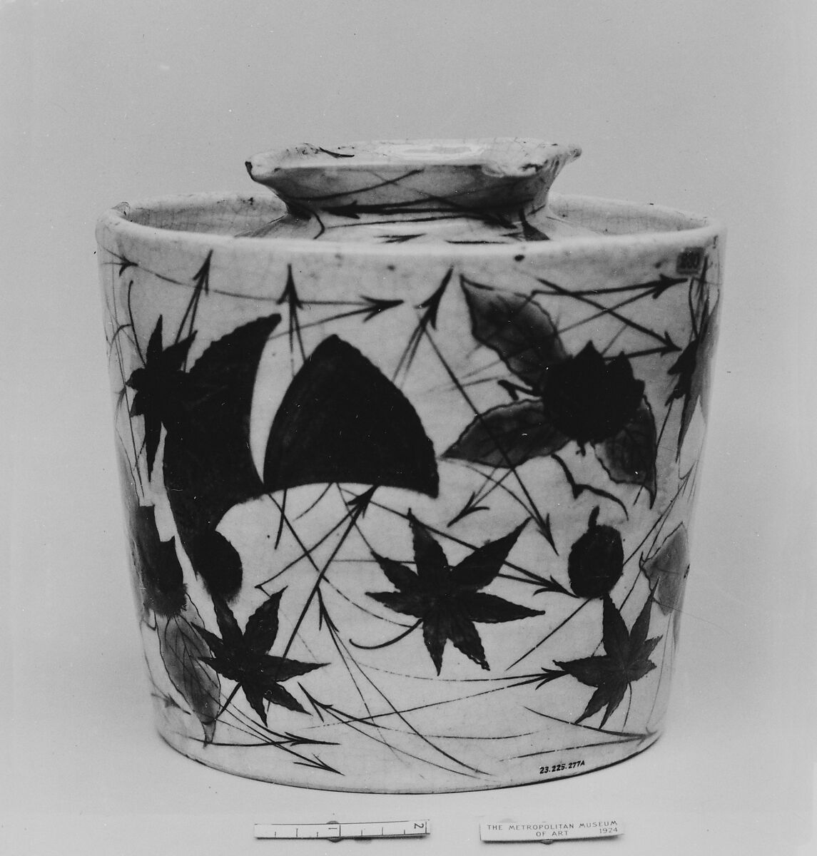 Jar with cover, Kiyomizu Rokubei I (Japanese, 1737–1799), Faience boldly craquelé with design in colored enamels (Kiyomizu ware), Japan 