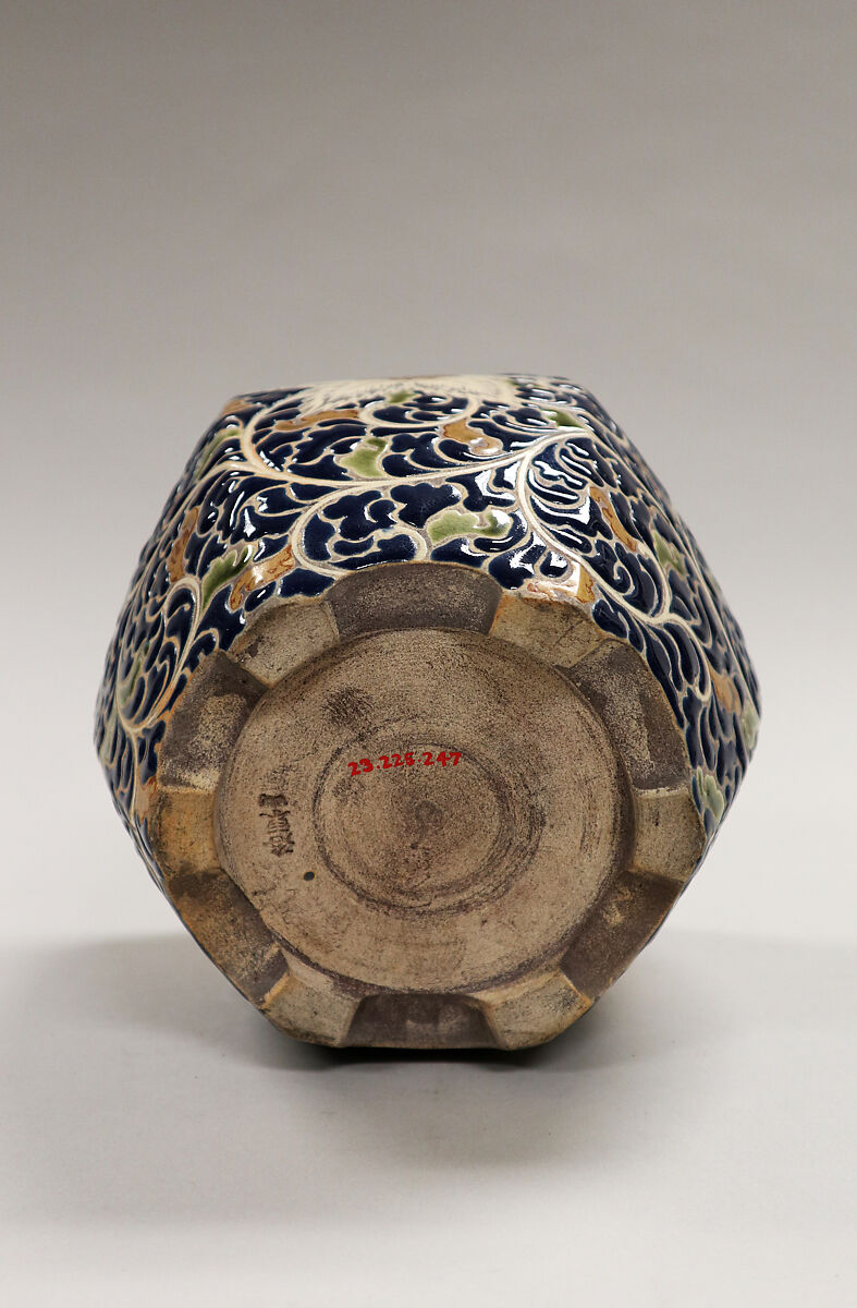 Clove boiler, Rakutozan (Japanese,), Faience decorated in enamels (Kyoto ware), Japan