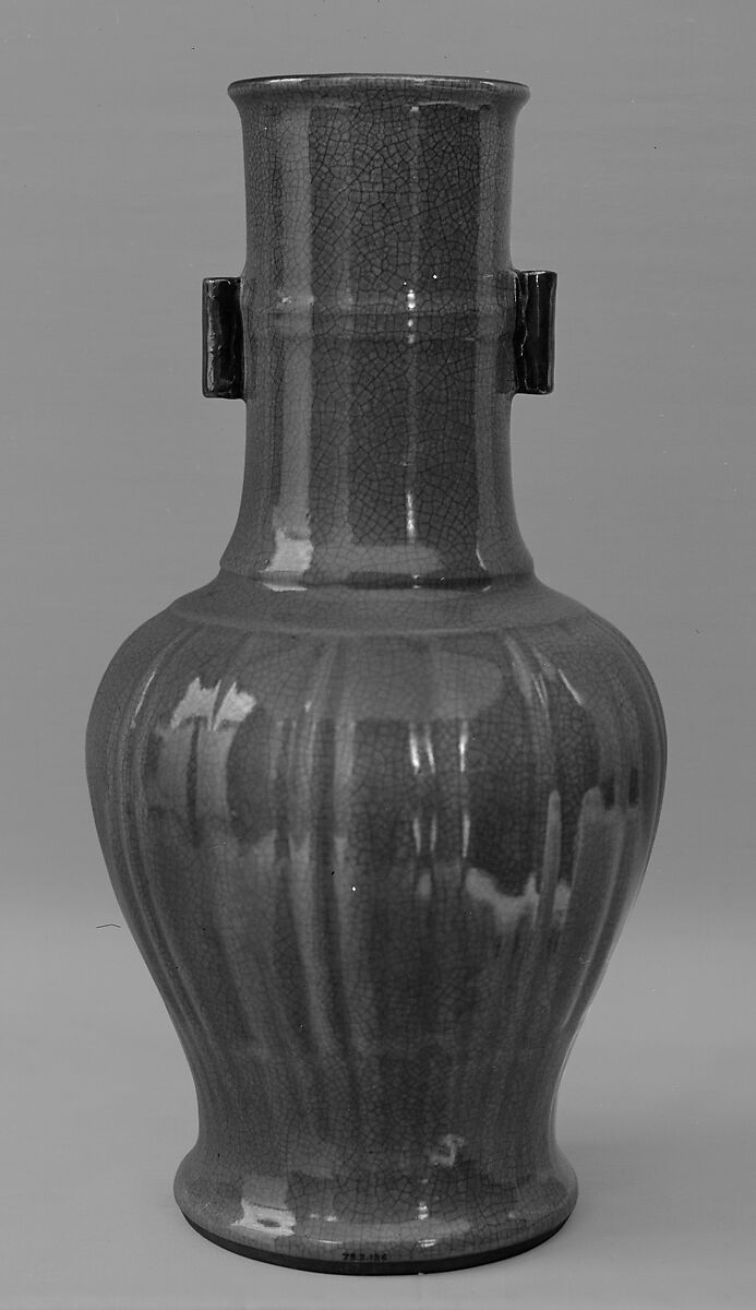Vase with handles, Porcelain with crackled glaze (Jingdezhen ware), China 