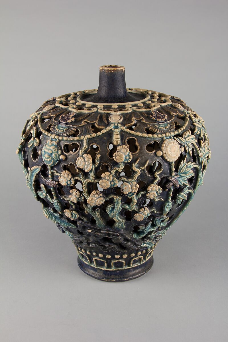 Openwork vase with plants, Stoneware with polychrome glazes (Fahua ware), China