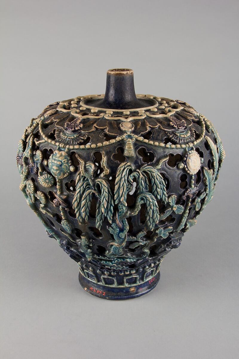 Openwork vase with plants, Stoneware with polychrome glazes (Fahua ware), China