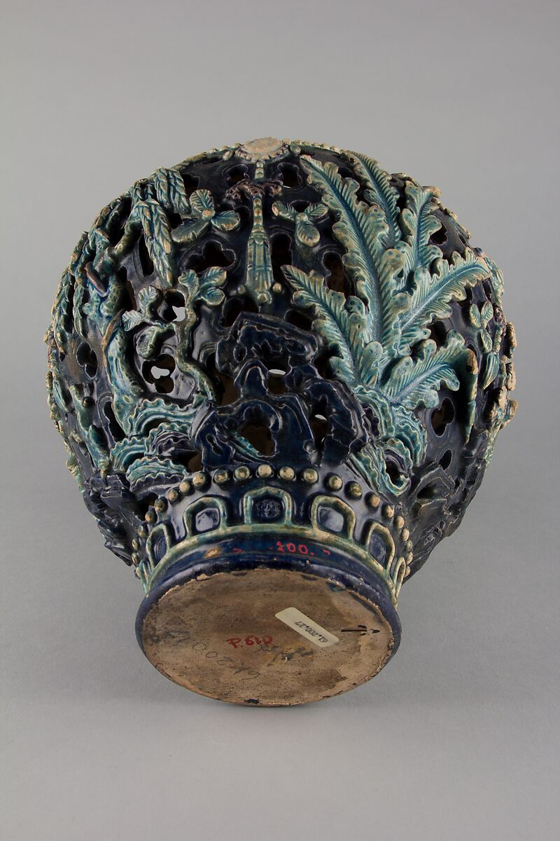 Openwork vase with plants, Stoneware with polychrome glazes (Fahua ware), China
