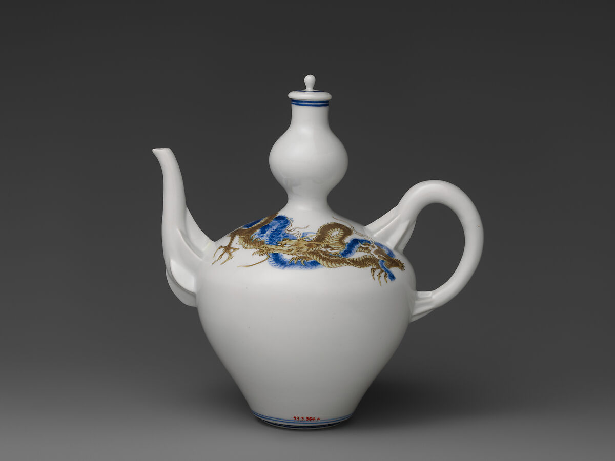 Ewer with Dragon, Style of Makuzu Kōzan I (Miyagawa Toranosuke) (Japanese, 1842–1916), Porcelain with underglaze blue, Japan 