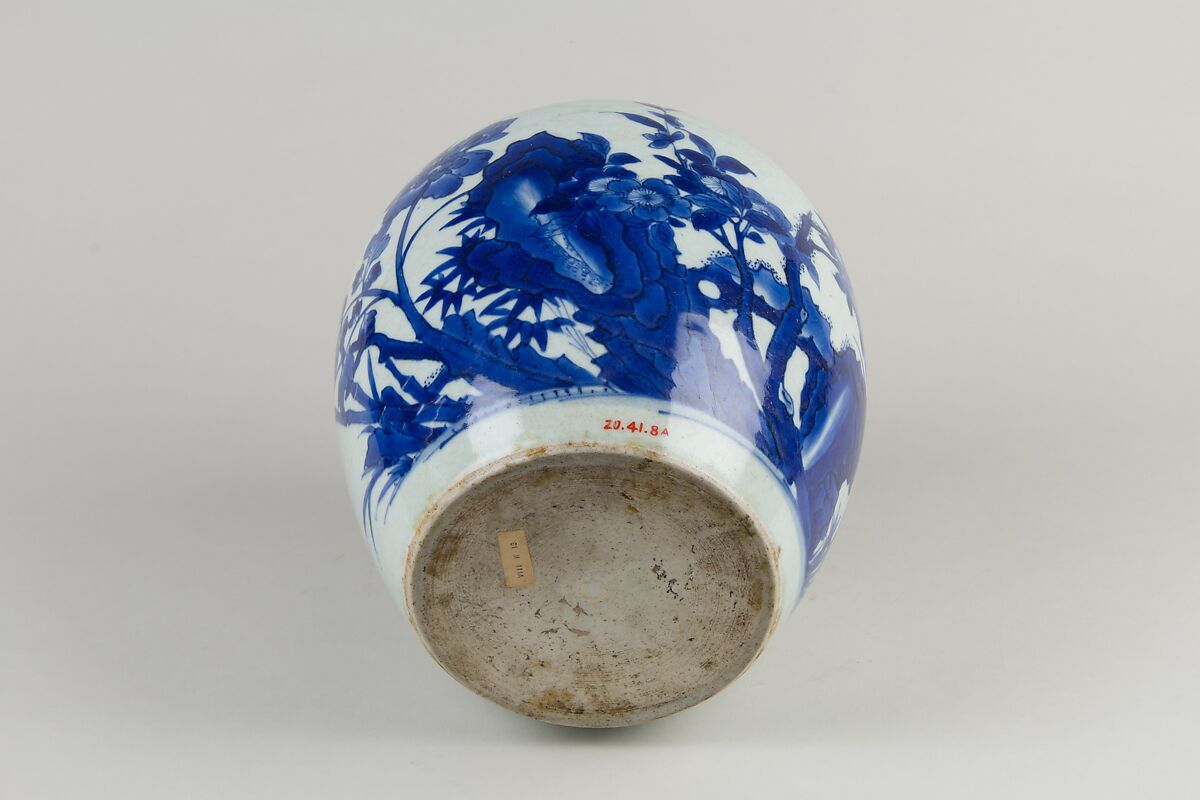 Covered jar with birds and flowers, Porcelain painted in underglaze cobalt blue (Jingdezhen ware), China