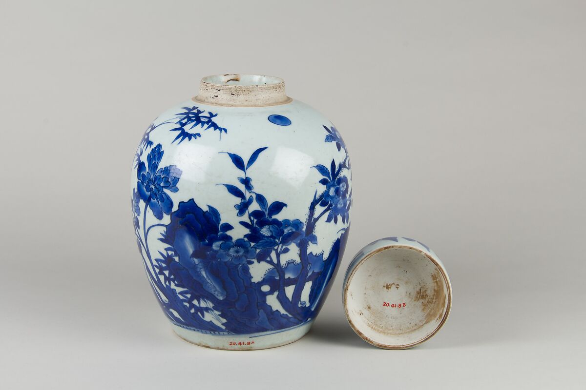 Covered jar with birds and flowers, Porcelain painted in underglaze cobalt blue (Jingdezhen ware), China