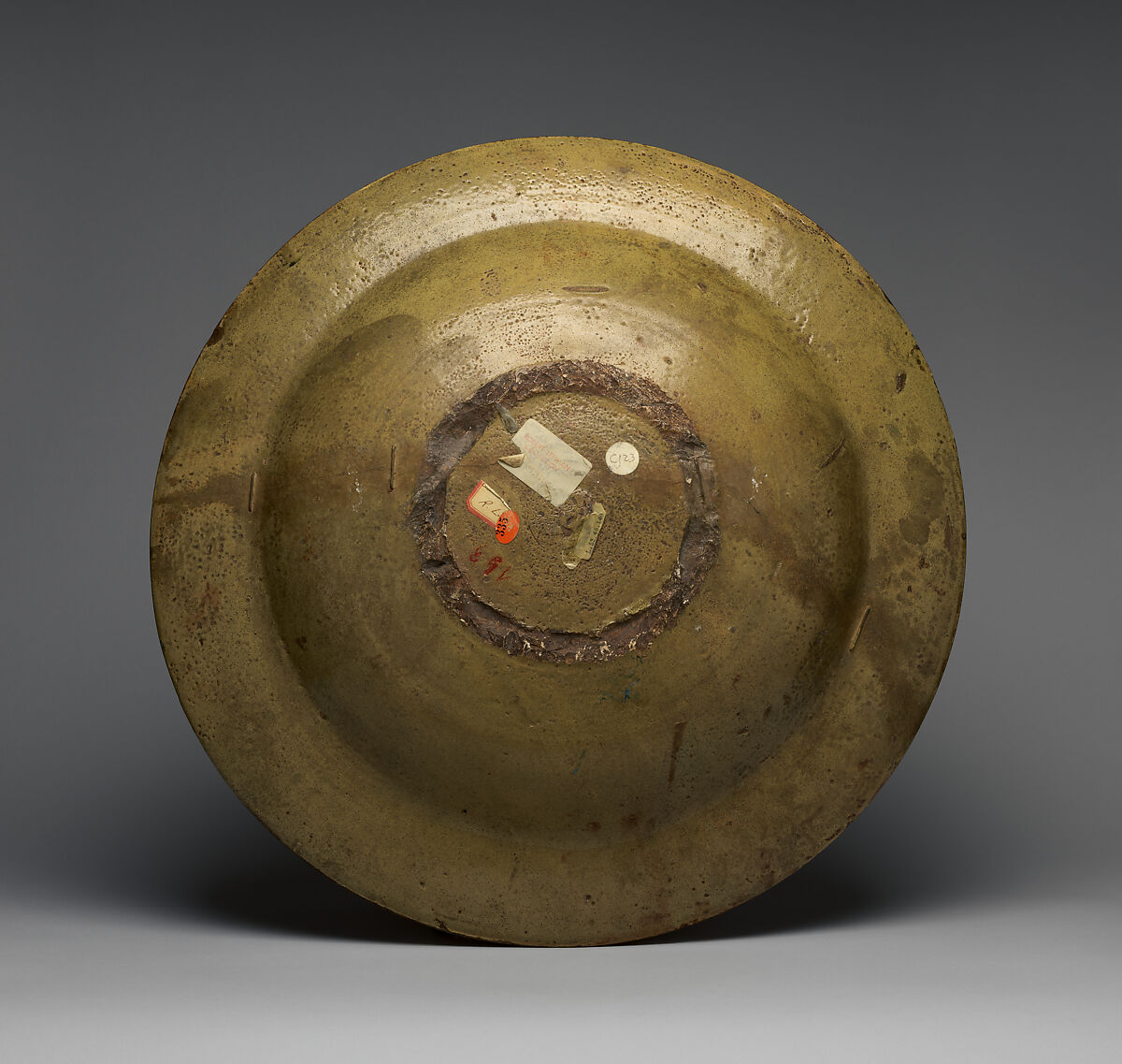 Dish (piatto); The story of Hercules: the gods called upon Hercules to help them defend Olympus against the attack of the Giants, sons of Uranus and Gaea (Heaven and Earth), Maiolica (tin-glazed earthenware), Italian, Deruta