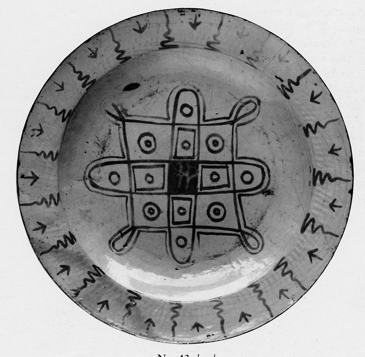 Dish for a ewer (bacile da versatore), Maiolica (tin-glazed earthenware), Italian, Deruta