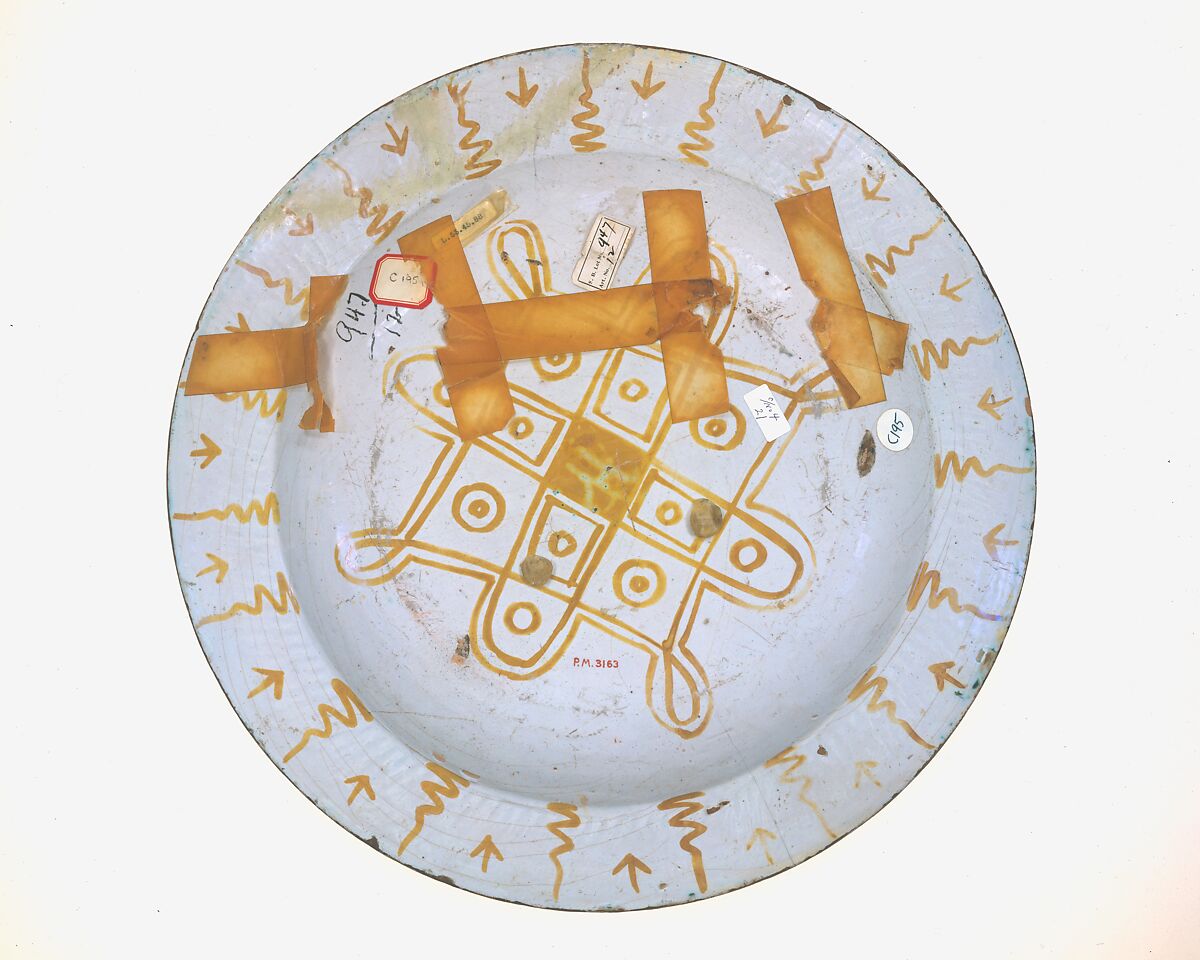Dish for a ewer (bacile da versatore), Maiolica (tin-glazed earthenware), Italian, Deruta