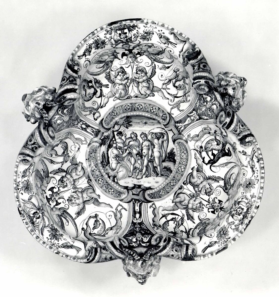 Trilobed cistern (bacile trilobato), probably workshop of Francesco Patanazzi (Italian (Urbino), active ca. 1580–1620), Maiolica (tin-glazed earthenware), Italian, Urbino