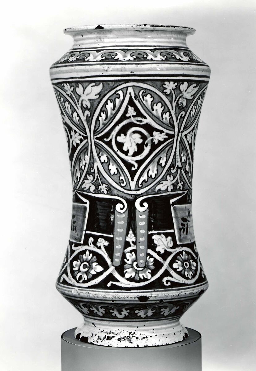 Apothecary jar (albarello), Maiolica (tin-glazed earthenware), Italian, probably Faenza