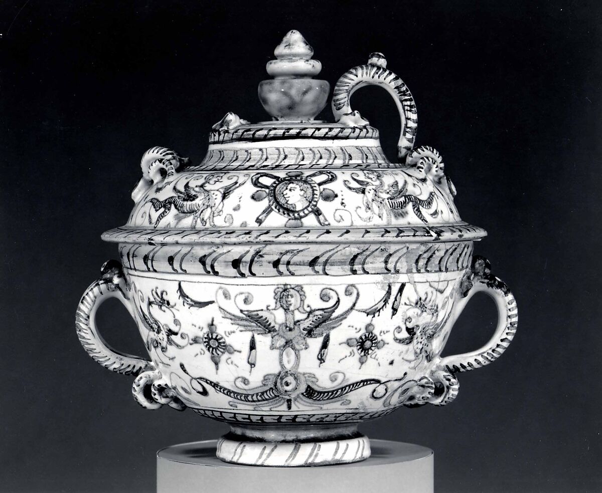 Soup bowl with cover (tazza con coperchio), Maiolica (tin-glazed earthenware), Italian, Deruta, or French