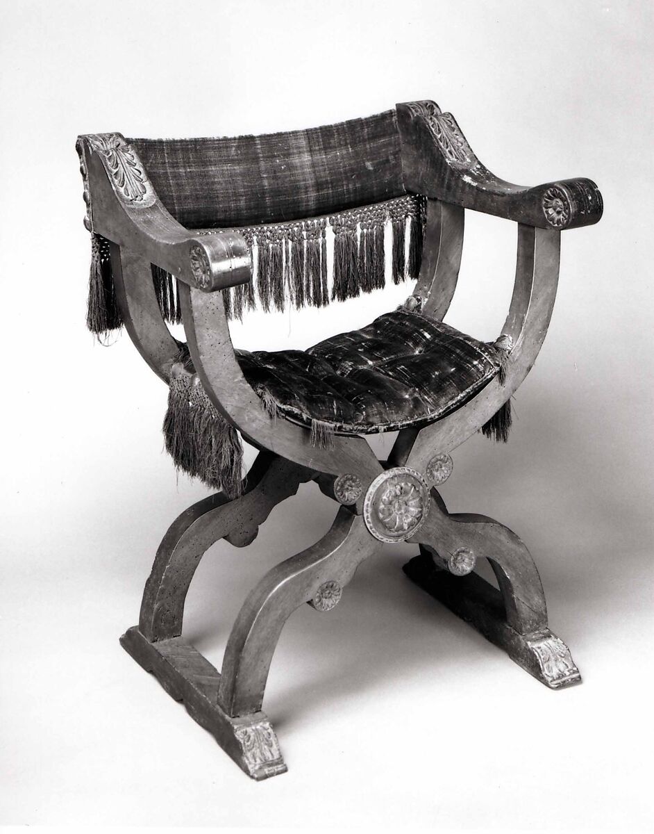 Hip-joint armchair (Dantesca type), Walnut, carved; silk cut velvet, metal., Italian (?) 