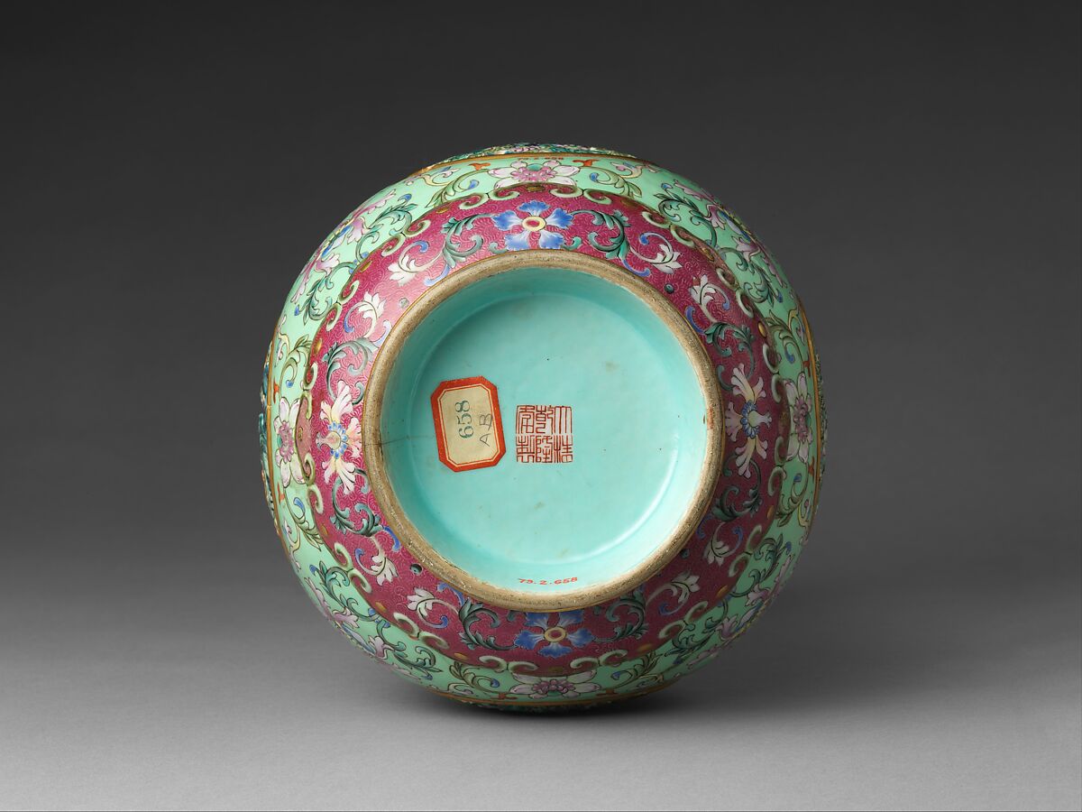 Vase with openwork ornaments, Porcelain painted in overglaze polychrome enamels, engraved ornaments, and gilt (Jingdezhen ware), China