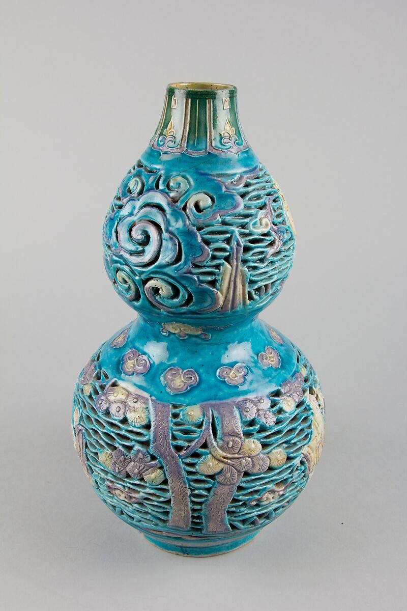 Double gourd bottle with immortals, Porcelain with openwork decoration and polychrome enamels (Jingdezhen fahua ware), China