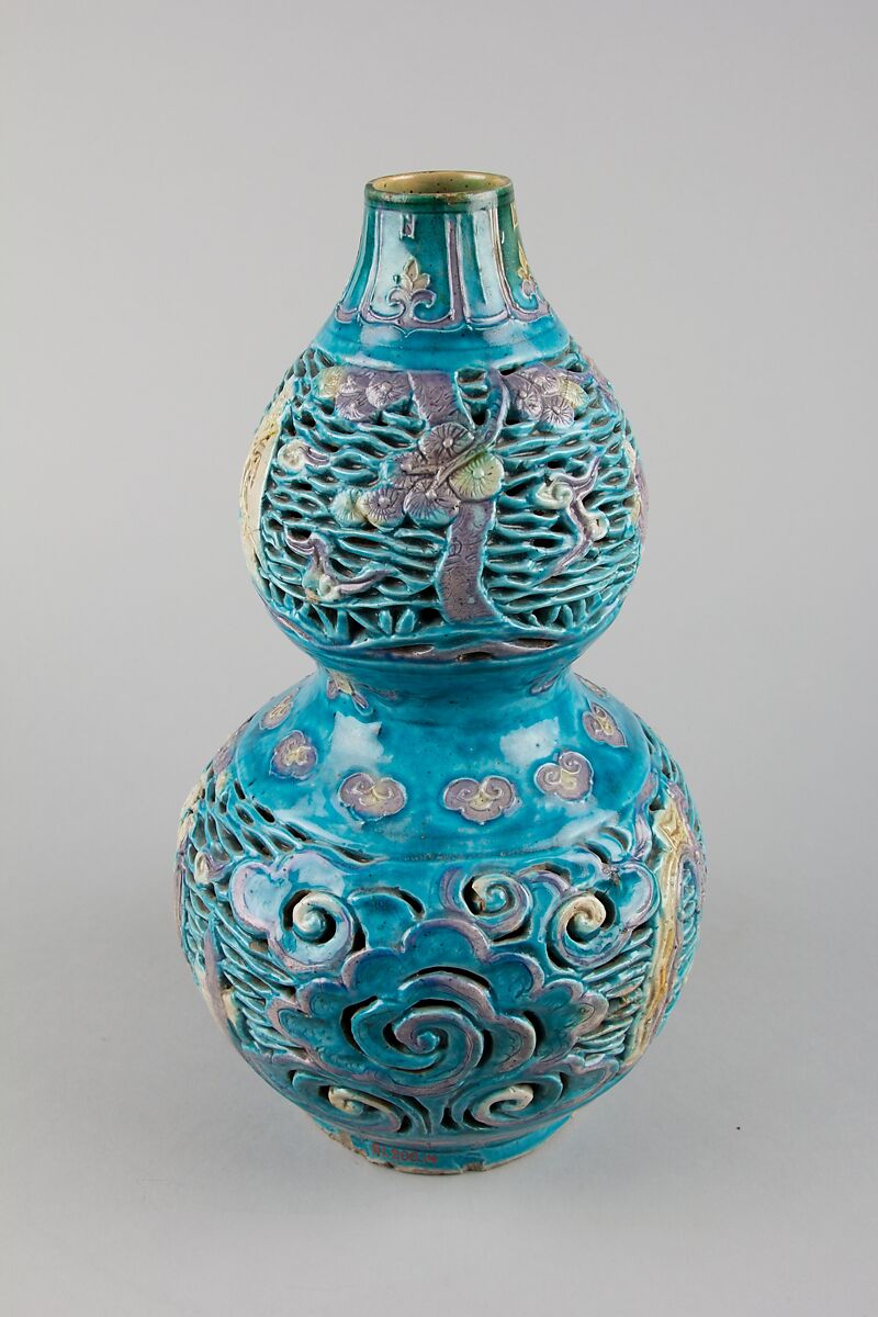 Double gourd bottle with immortals, Porcelain with openwork decoration and polychrome enamels (Jingdezhen fahua ware), China