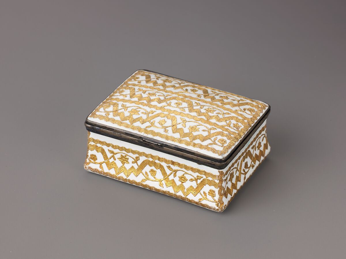 Snuffbox with Trellis Patterns, Enameled copper with silver rims, French 