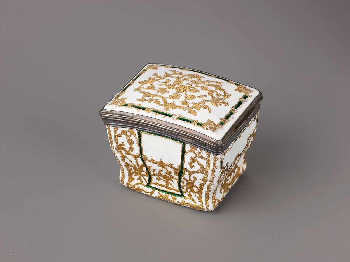 Snuffbox with Vegetal Pattern, Enameled copper and silver., probably French 