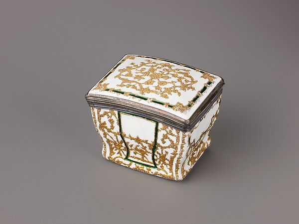 Snuffbox with Vegetal Pattern