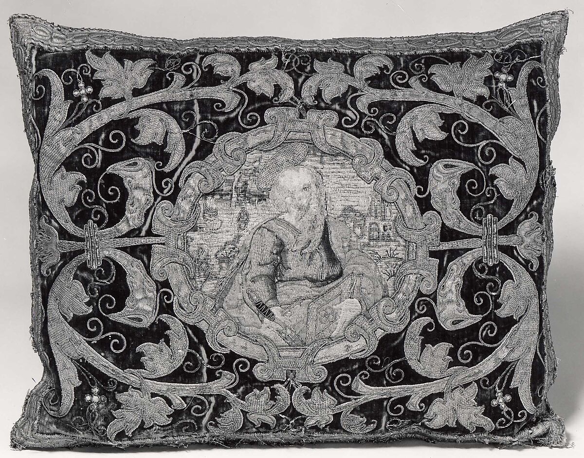 Apparel made into cushion, Silk; metal; linen; wool; hemp, Spanish 