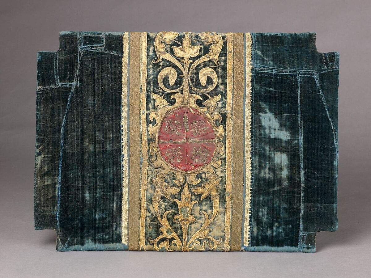 Armchair (chaise à bras, pair with 1975.1.2000), Walnut, turned and carved; dark blue silk cut velvet with embroidery., French, Italian or Spanish