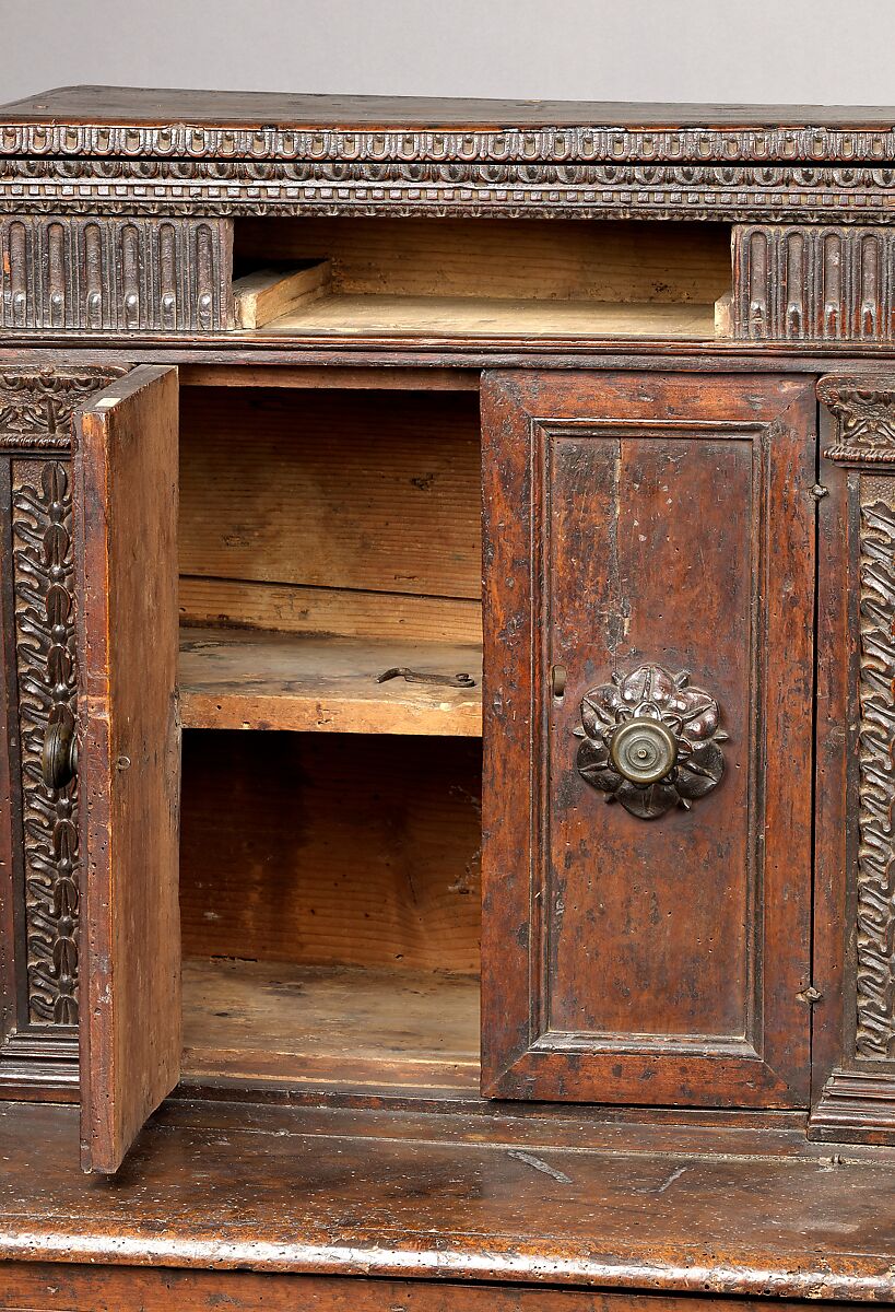 Prie Dieu (Prayer desk), Walnut, Italian