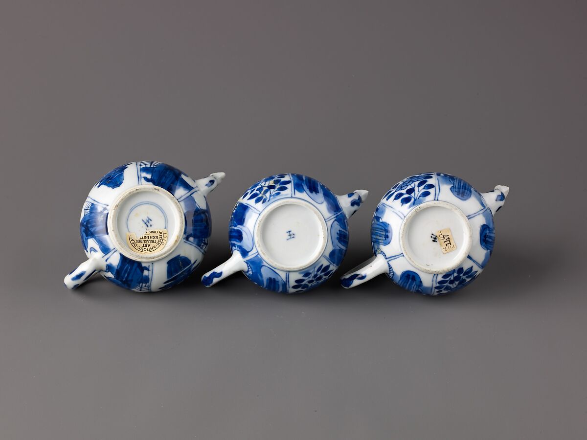 Small covered wine pot or teapot, Chinese  , Qing Dynasty, Kangxi period, Porcelain painted in underglaze blue., Chinese