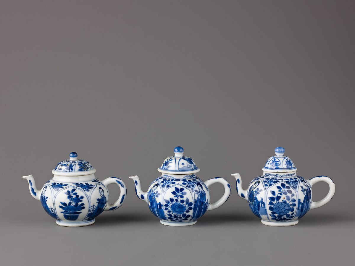 Small covered wine pot or teapot, Chinese  , Qing Dynasty, Kangxi period, Porcelain painted in underglaze blue., Chinese 