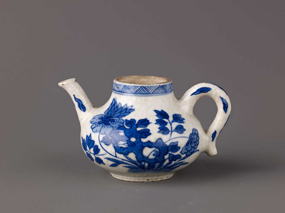 Small wine pot or teapot, Chinese  , Qing Dynasty, Kangxi period, Porcelain painted in underglaze blue., Chinese 