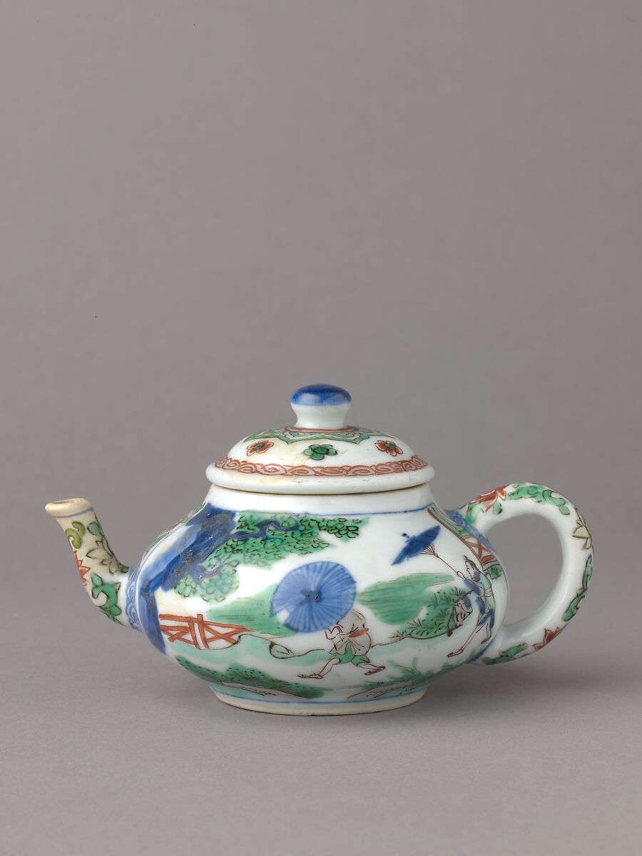 Small covered wine pot or teapot, Chinese  , Qing Dynasty, Kangxi period, Porcelain painted in underglaze blue and overglaze famille verte enamels., Chinese 