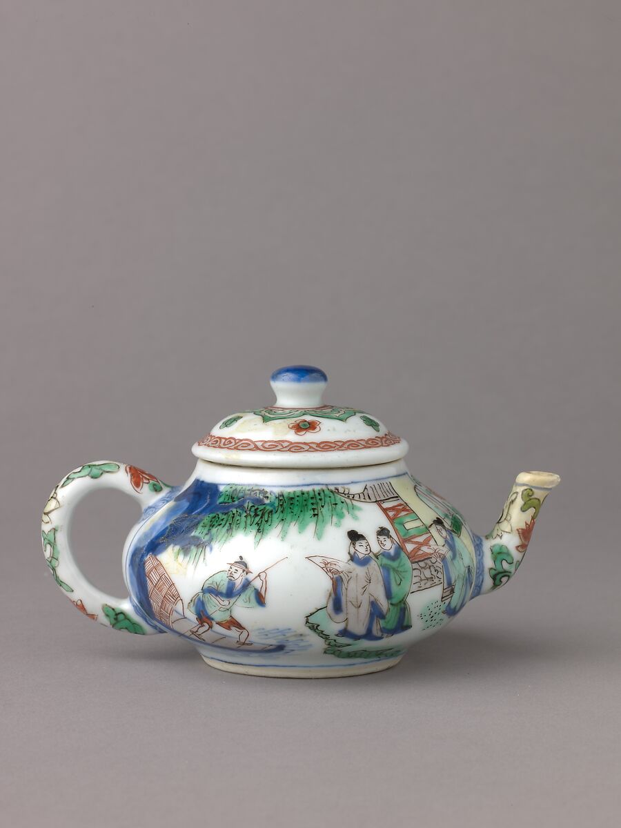 Small covered wine pot or teapot, Chinese  , Qing Dynasty, Kangxi period, Porcelain painted in underglaze blue and overglaze famille verte enamels., Chinese