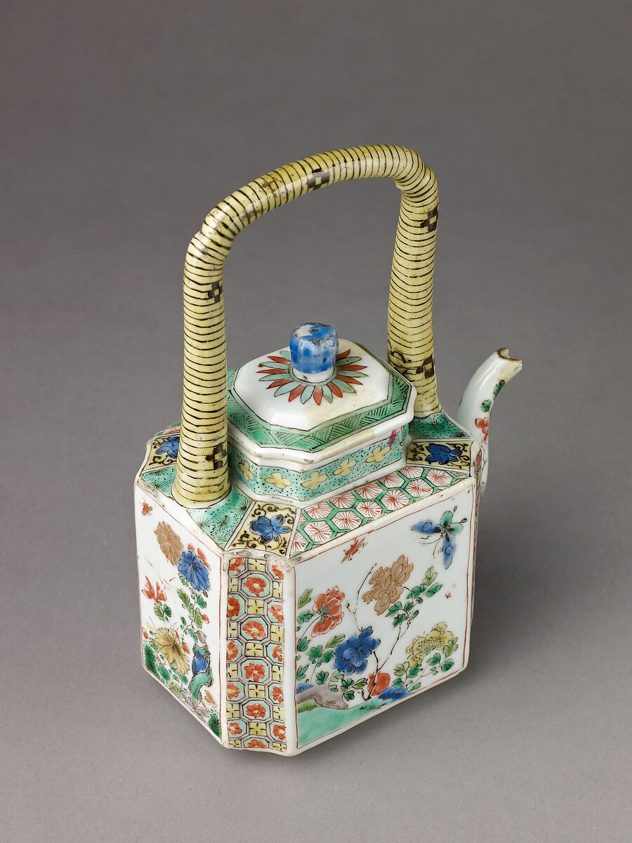Covered wine pot or teapot, Chinese  , Qing Dynasty, Kangxi period, Porcelain painted in overglaze famille verte enamels and gilt., Chinese 