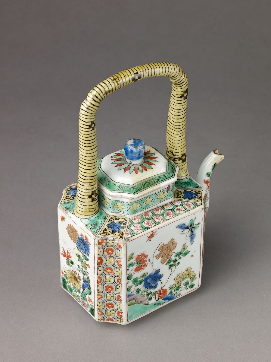 Covered wine pot or teapot, Chinese  , Qing Dynasty, Kangxi period, Porcelain painted in overglaze famille verte enamels and gilt., Chinese
