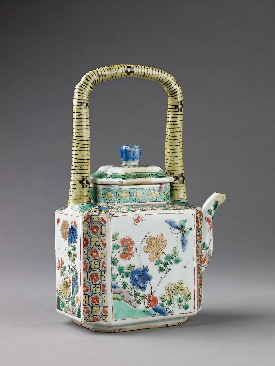 Covered wine pot or teapot, Chinese  , Qing Dynasty, Kangxi period, Porcelain painted in overglaze famille verte enamels and gilt., Chinese